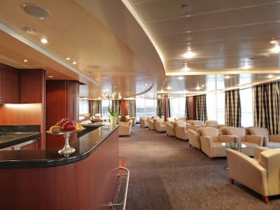 Silver Whisper's bar area