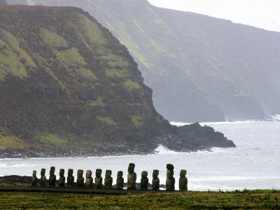 Rapa Nui satues view